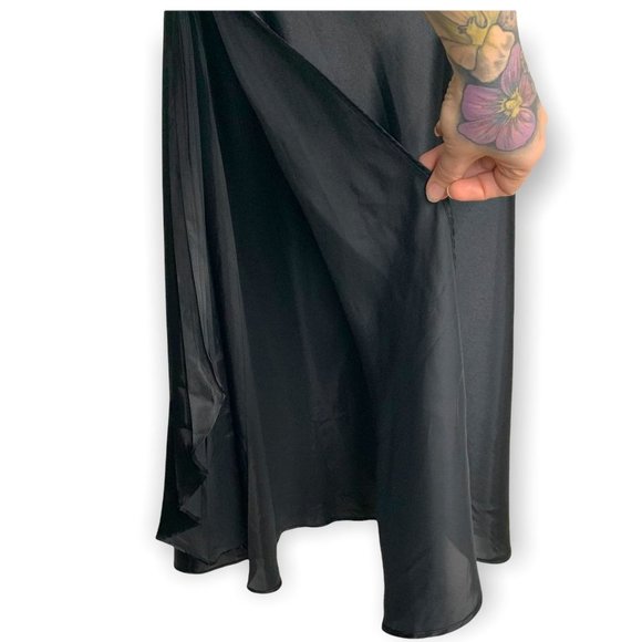 Ivy and Annabelle Black Peekaboo Pleat Full Length Negligee Medium - Picture 6 of 12